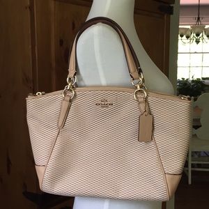 Coach Kelsey satchel. Beige.